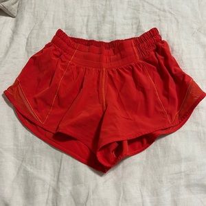 Women’s Lululemon 2.5” Hotty Hot Low-Rise Lined Red Shorts - Size 2 - Like New
